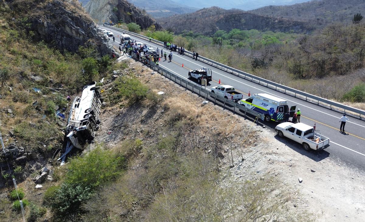 11 People Die in Southern Mexico After Bus Flips Over