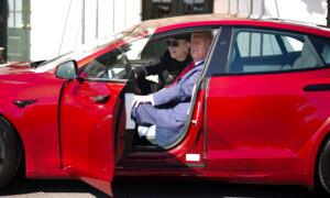 Trump to Buy Red Tesla in Show of Support for Musk