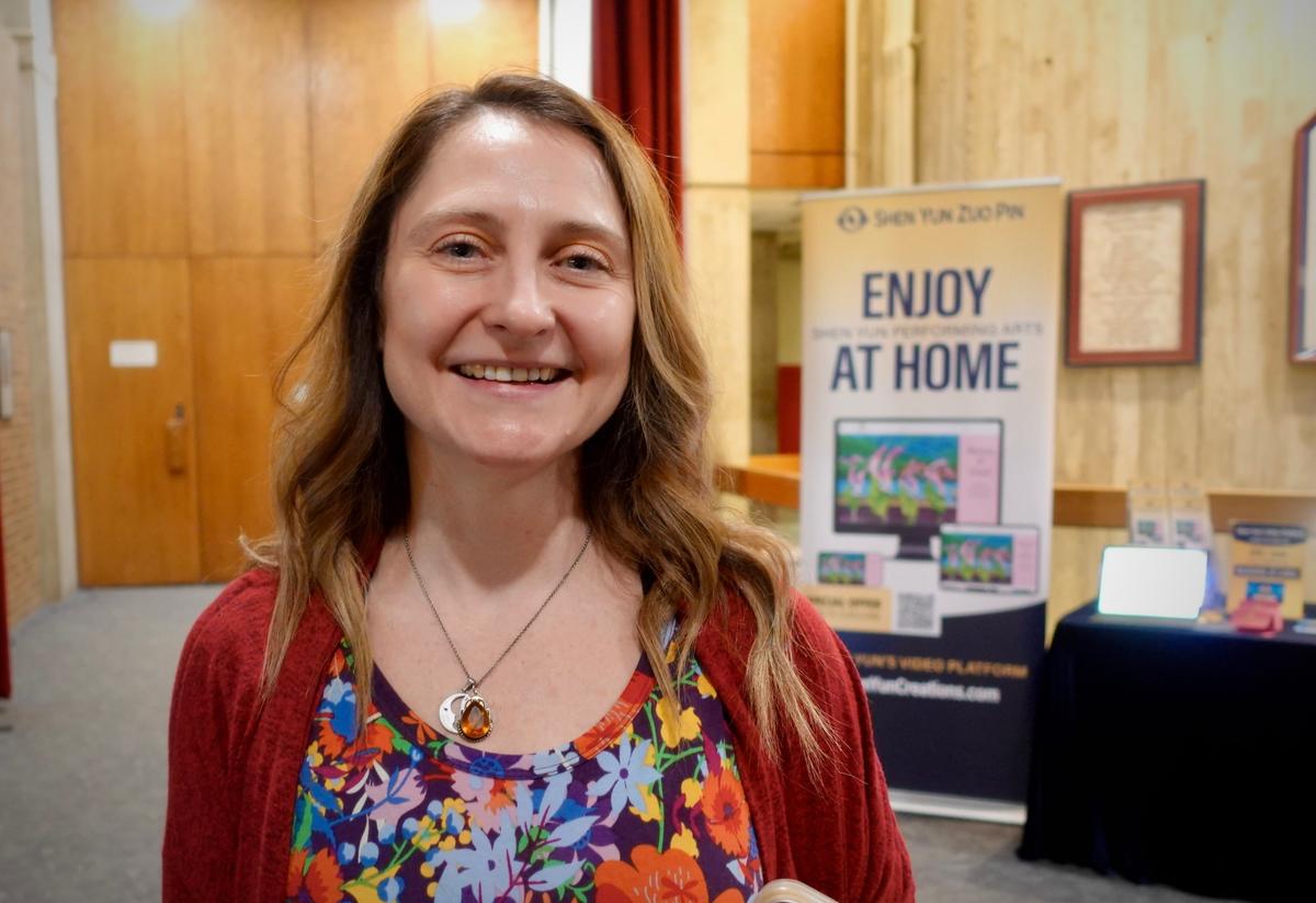 Shen Yun ‘Reminds Us of Who We Really Are’: Educational Consultant