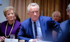 Health Secretary Tells CEOs to Remove Artificial Dyes From Food