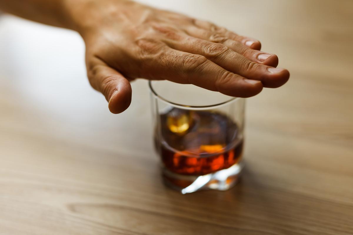 Quitting Alcohol May Temporarily Worsen Cholesterol Levels: Study
