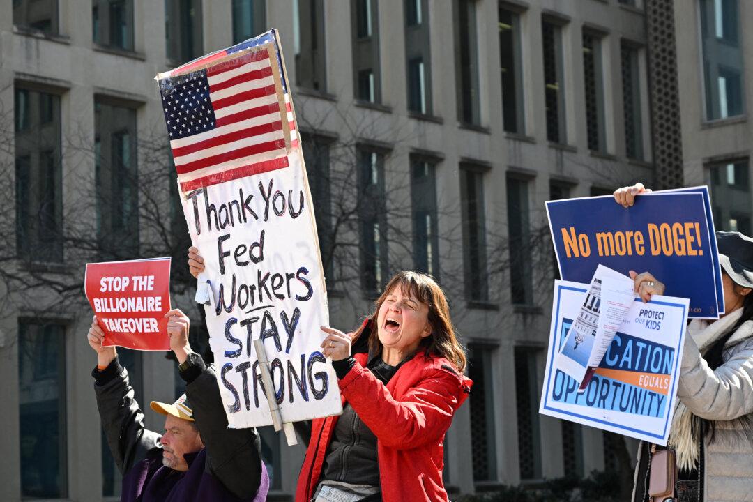 Judge Blocks Trump Admin From Firing Federal Employees on Probation in 19 States