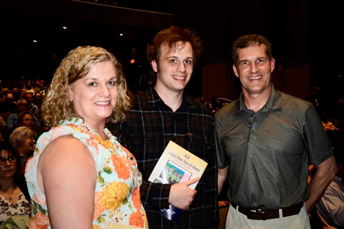 Shen Yun’s Colors Appeal to Huntsville Audience Member