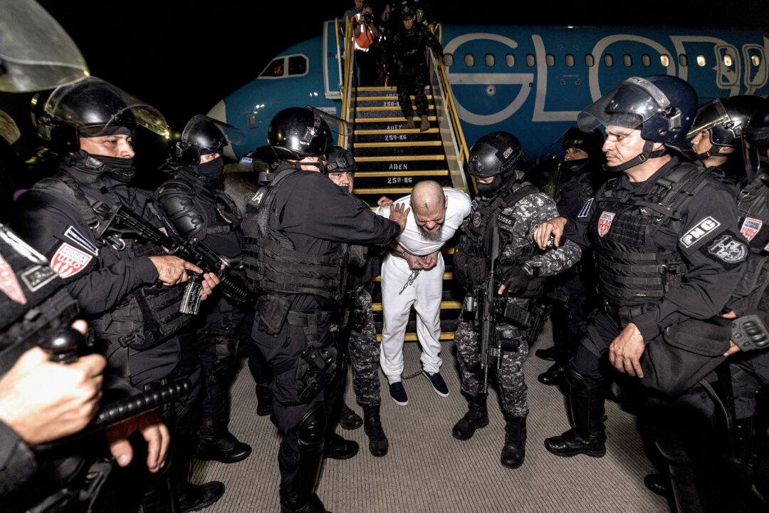 More Than 250 Tren de Aragua Gang Members Deported to El Salvador Prison: Rubio