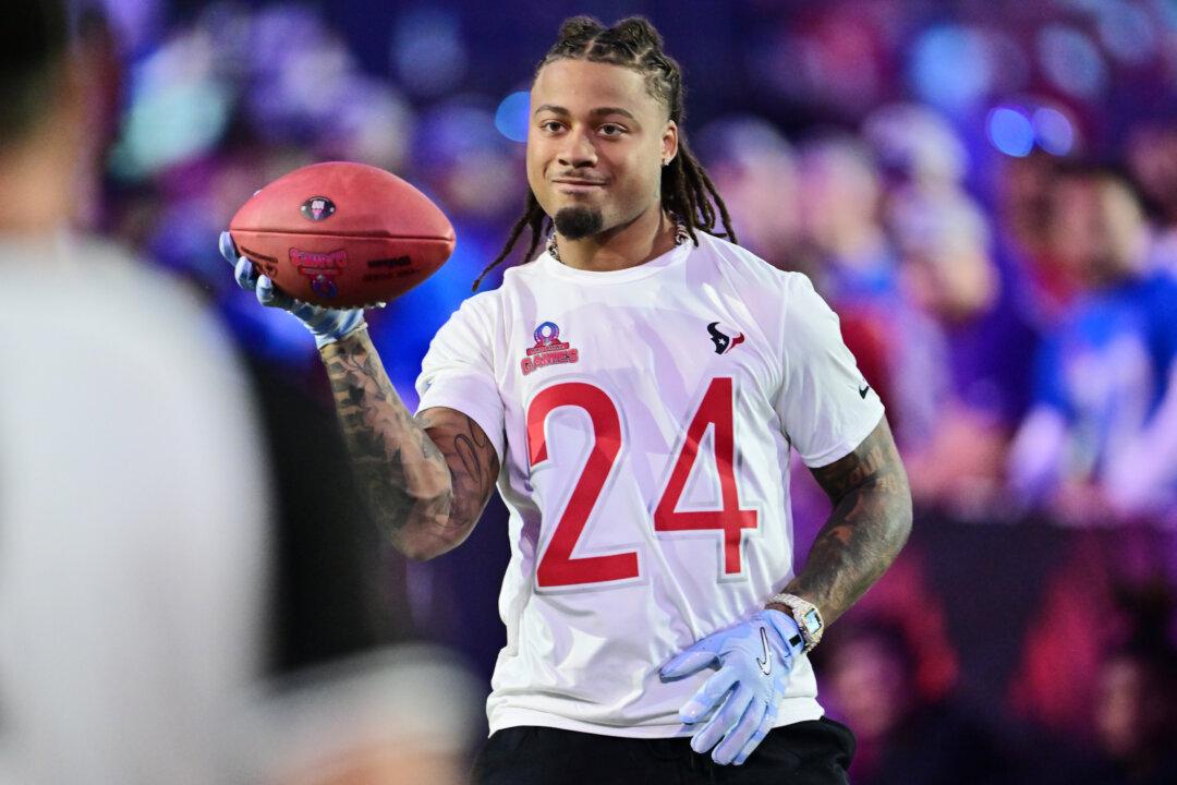 Texans Sign All-Pro Corner to Record Extension