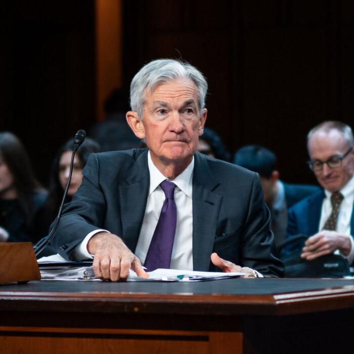 Trump Says ‘No Intention of Firing’ Powell, Presses Fed to Cut Rates