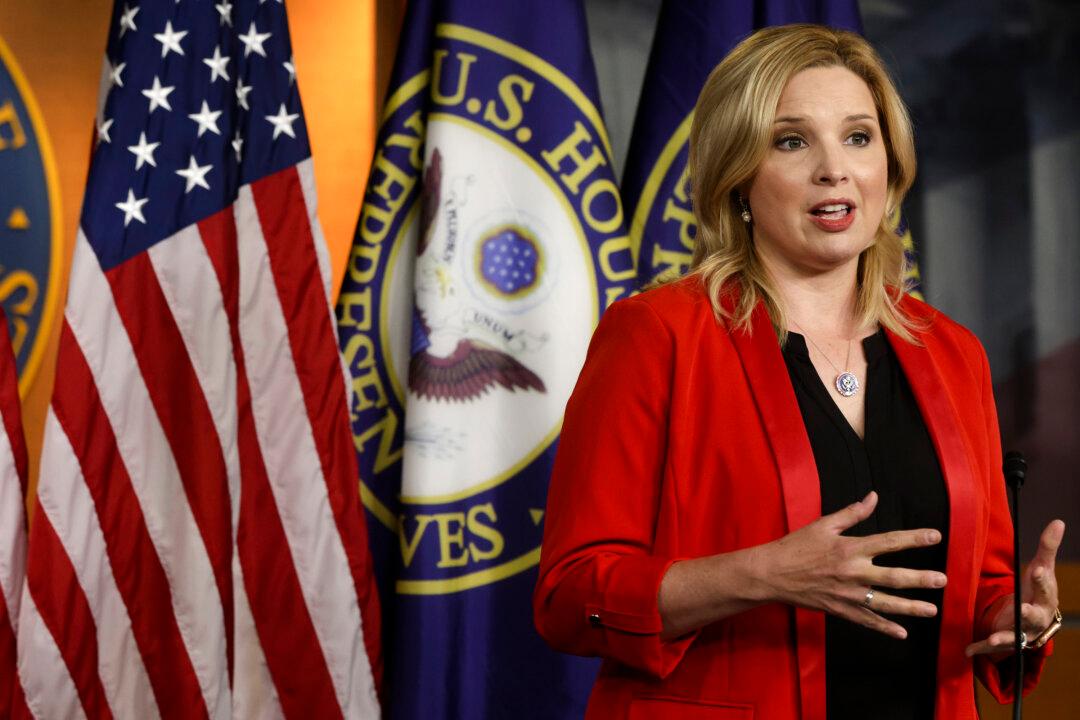 Rep. Ashley Hinson Announces Run for Ernst’s Senate Seat