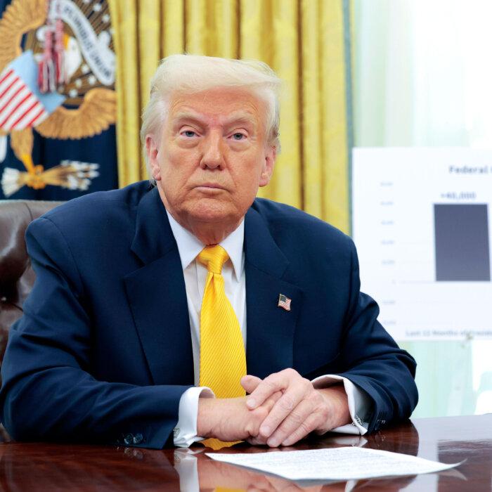 Trump Urges Fed Rate Cuts to Ease Economy’s Tariff Transition