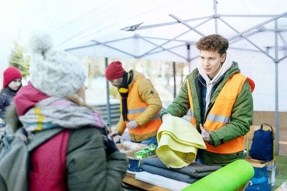8 Ways to Live Generously