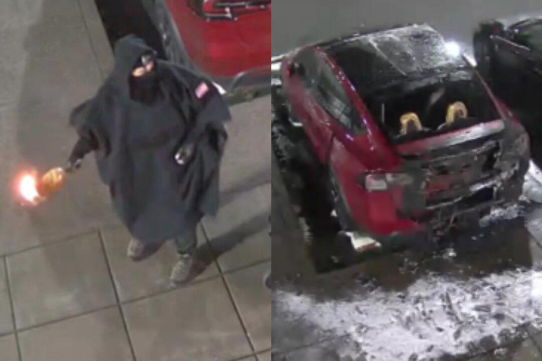 Tổng chưởng lý công bố cáo buộc liên bang về các cuộc tấn công vào đại lý Tesla