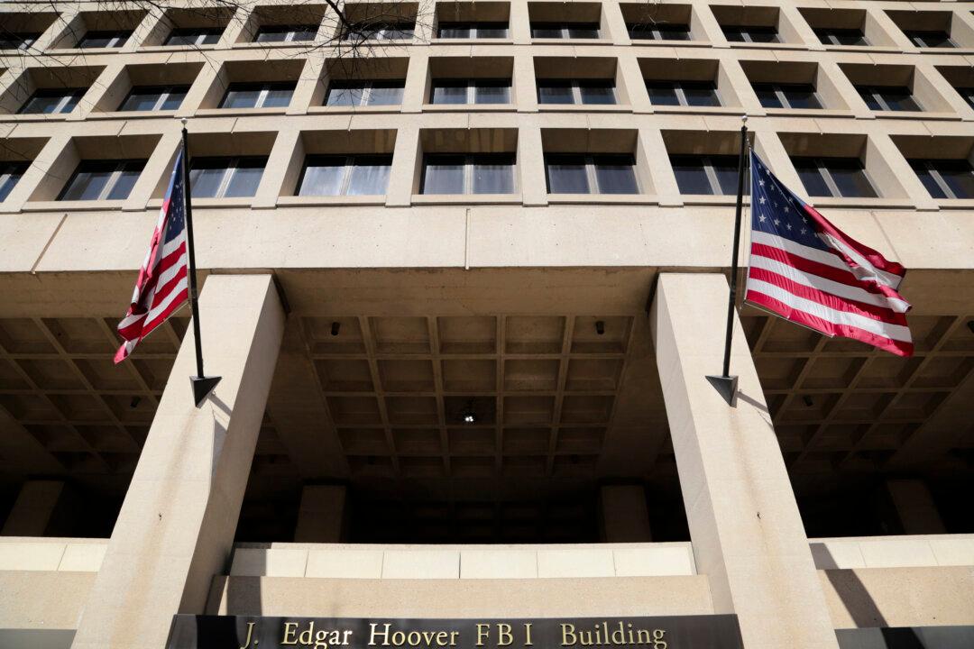 FBI Agent Who Accused the Bureau of Bias Charged With Disclosing Classified Info