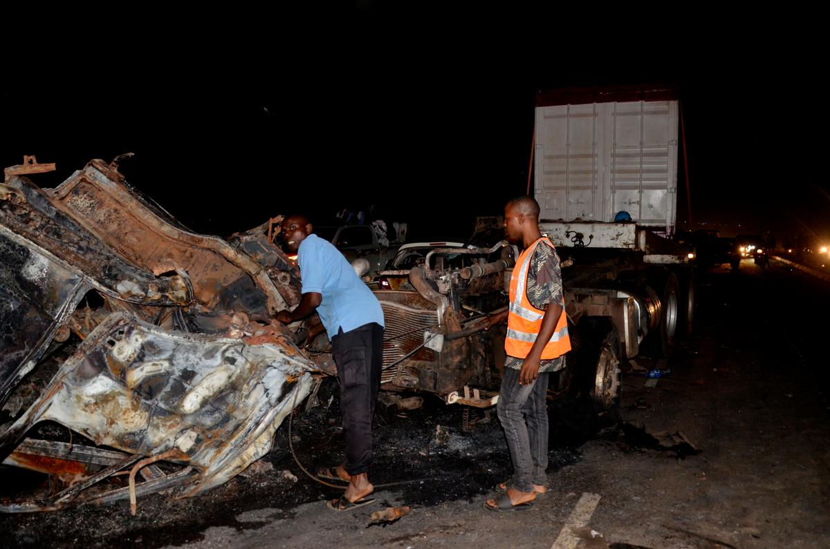 Trailer in Nigeria Crashes Into Vehicles and Bursts Into Flame, Killing at Least 6 People