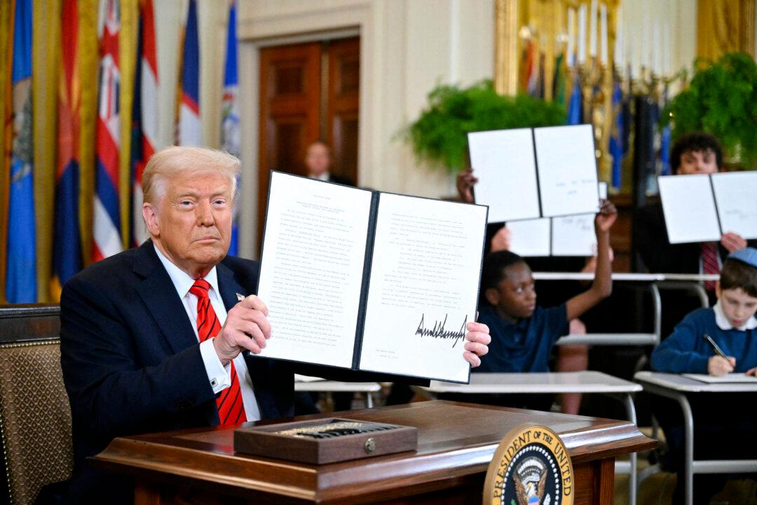 Trump Signs Order to Dismantle Department of Education
