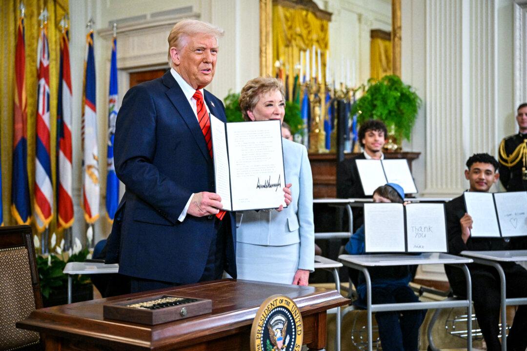 Trump Signs Order to End the Department of Education