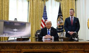 Trump Awards Boeing With Fighter Jet Contract; Police Say No Indication of Foul Play in Heathrow Fire