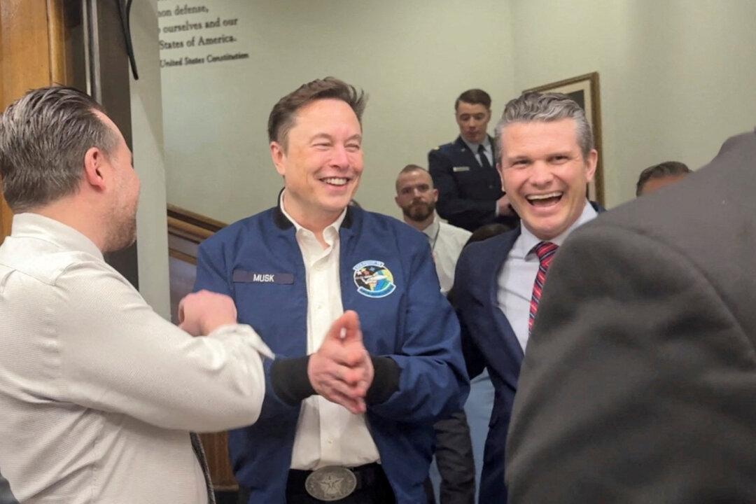 đ§News Brief: Trump Says Heâs Not Sharing War Plans as Musk Visits Pentagon; Says US Will Sign Ukraine Minerals Deal âVery Shortlyâ