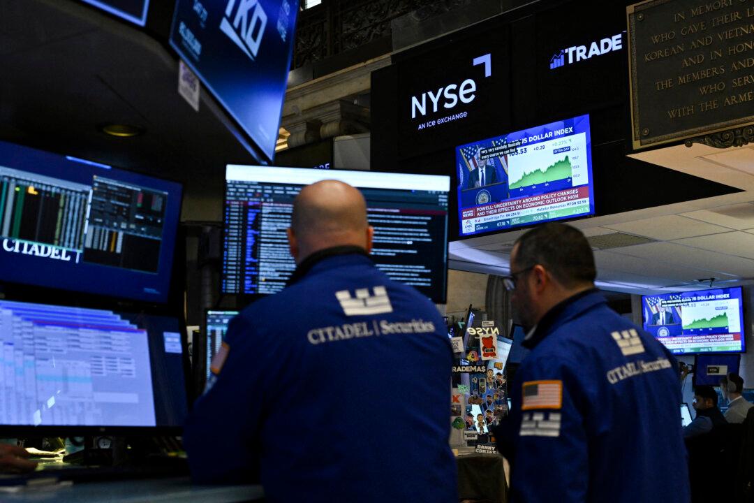 US Stocks Rebound, Led by Large Caps, in Another Volatile Week