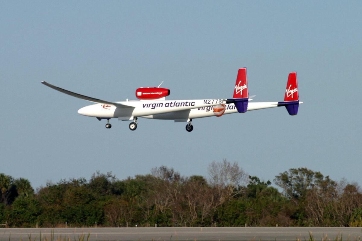 Virgin Atlantic Global Flyer, piloted by Fossett, arriving at Kennedy Space Center in 2006. (Public Domain)