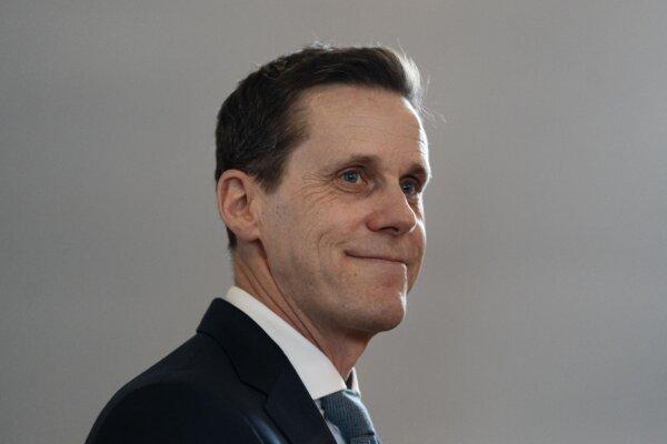 Rob Lantz Steps Down as PEI Premier to Run for Permanent PC Leadership