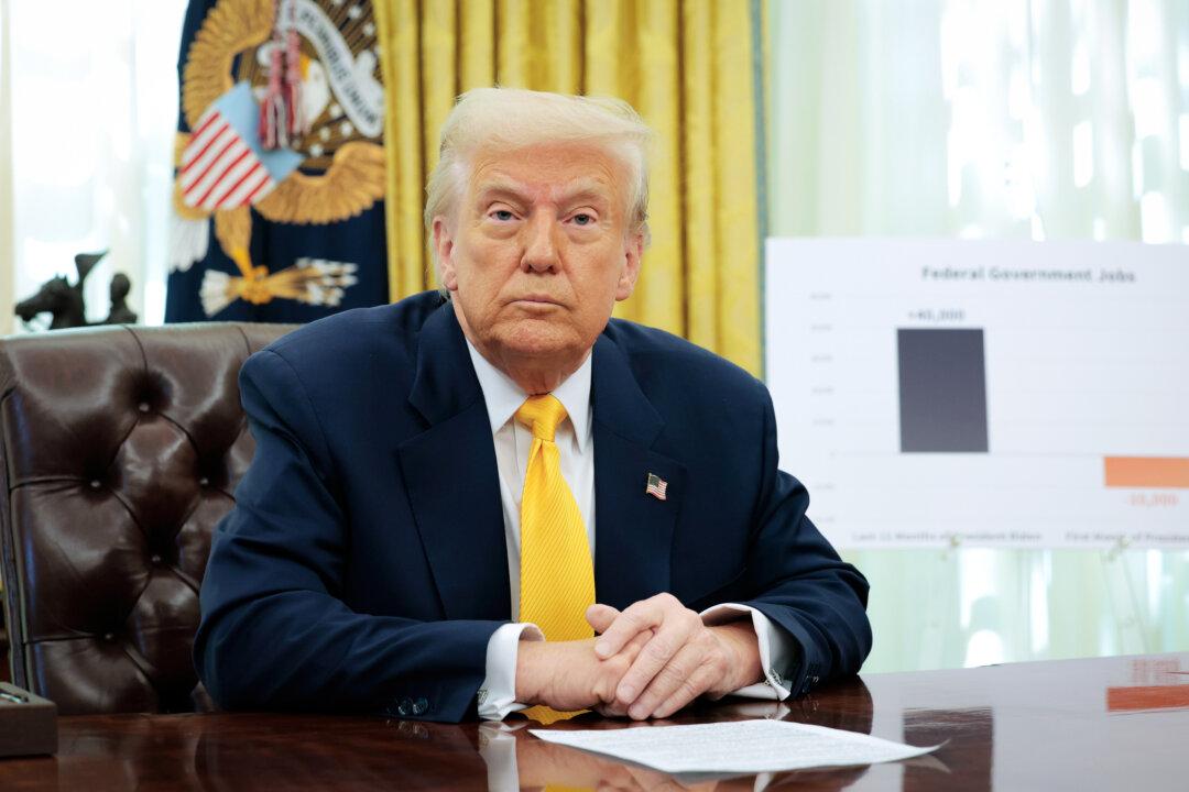 US Stocks Surge on Reports of Softer Trump Tariff Policy