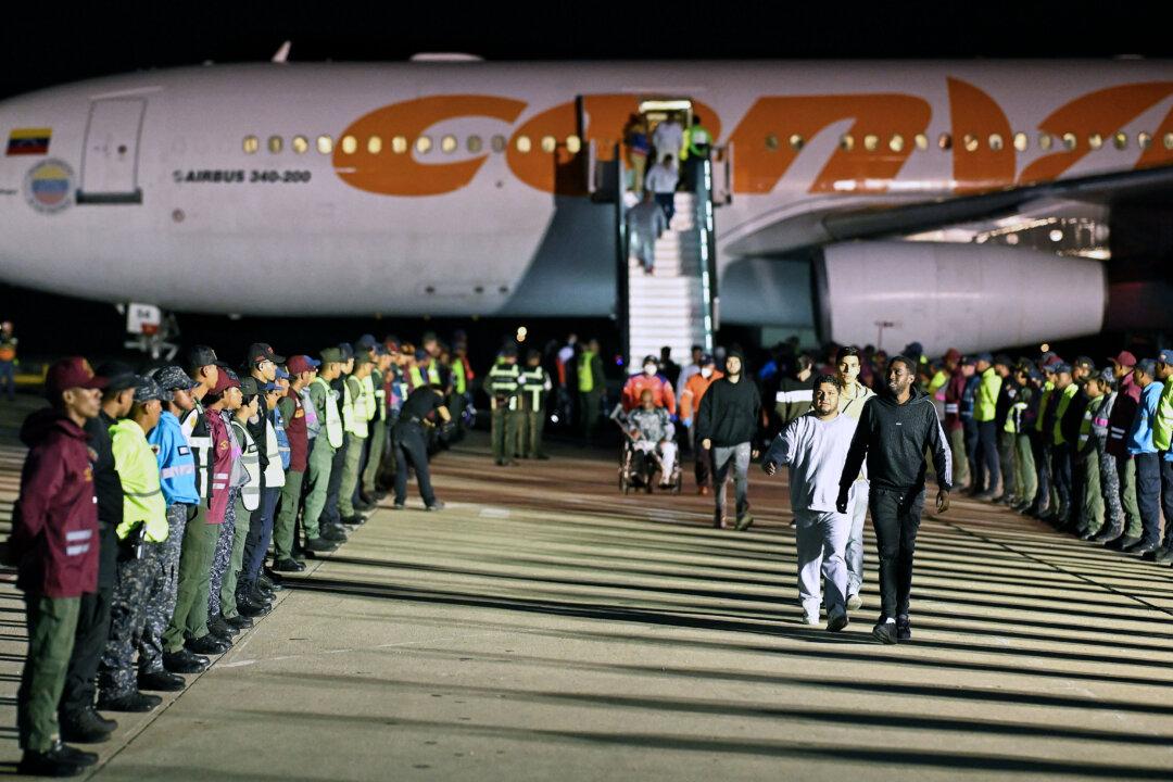 Trump Administration Must Give Some Venezuelans 21 Days Notice Before Deportations: Judge