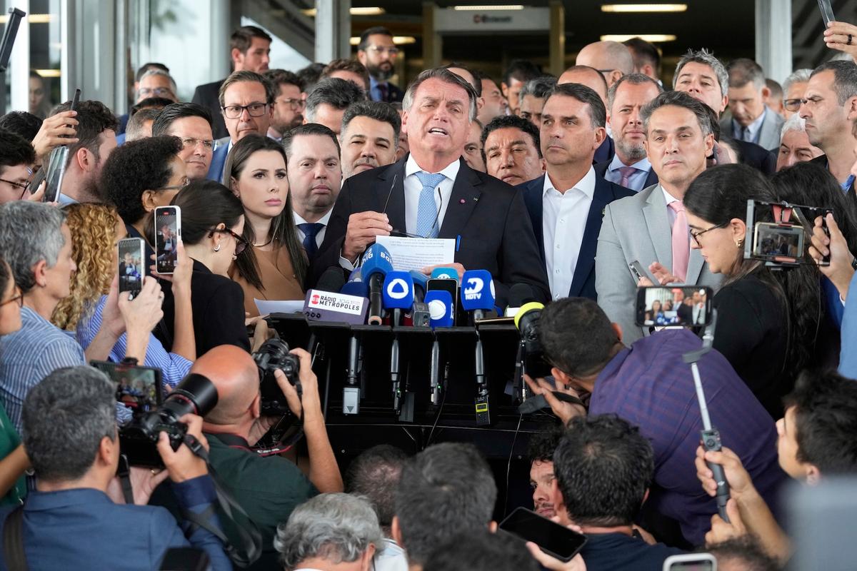 Brazil’s Supreme Court to Try Bolsonaro Over Alleged Coup Plot thumbnail