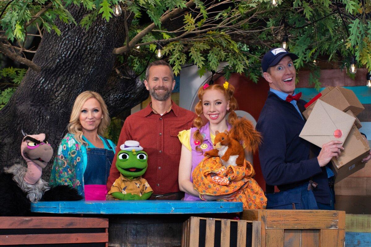 The cast of "Iggy and Mr. Kirk." (Courtesy of Christine Tonkin/DigiSmiles Photography)