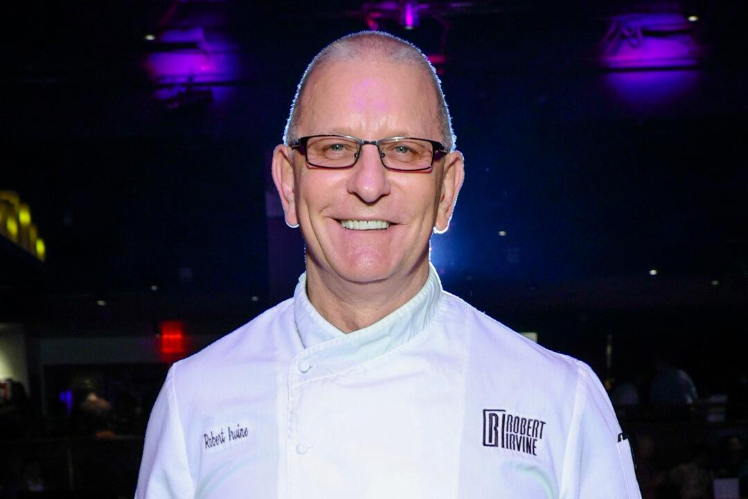 Celebrity Chef Robert Irvine Calls for Better Diets: ‘America Needs to Get Healthy Again’