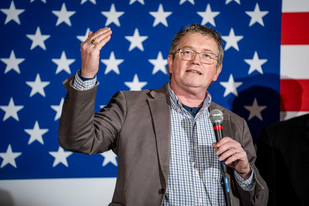 Thomas Massie Introduces Bill to Audit America’s Gold Reserves