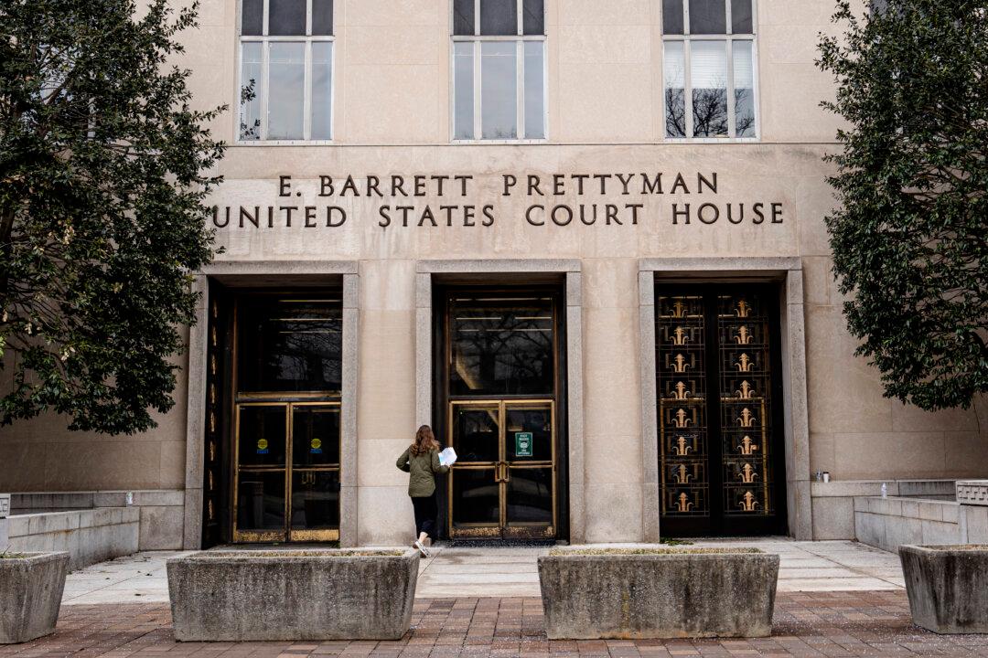 Appeals Court Allows Trump to Remove 2 Agency Heads