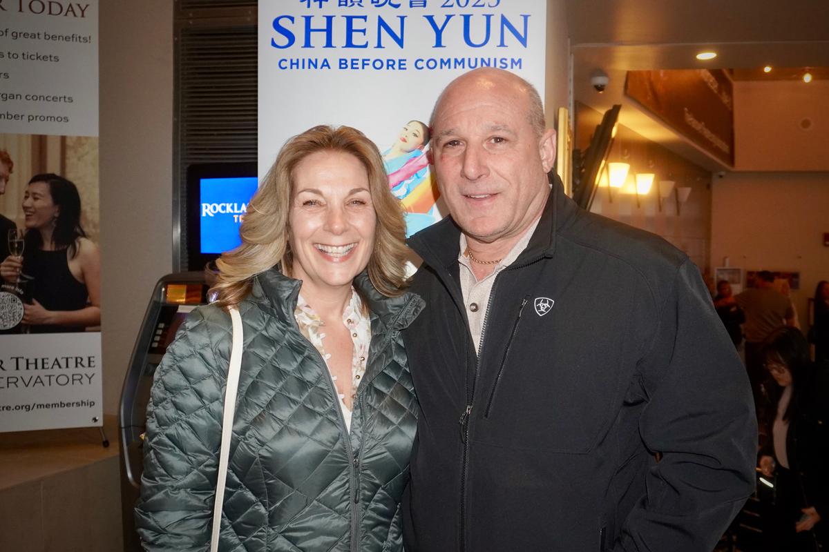 Shen Yun’s Unique Backdrop Brings Stories to Life for Couple