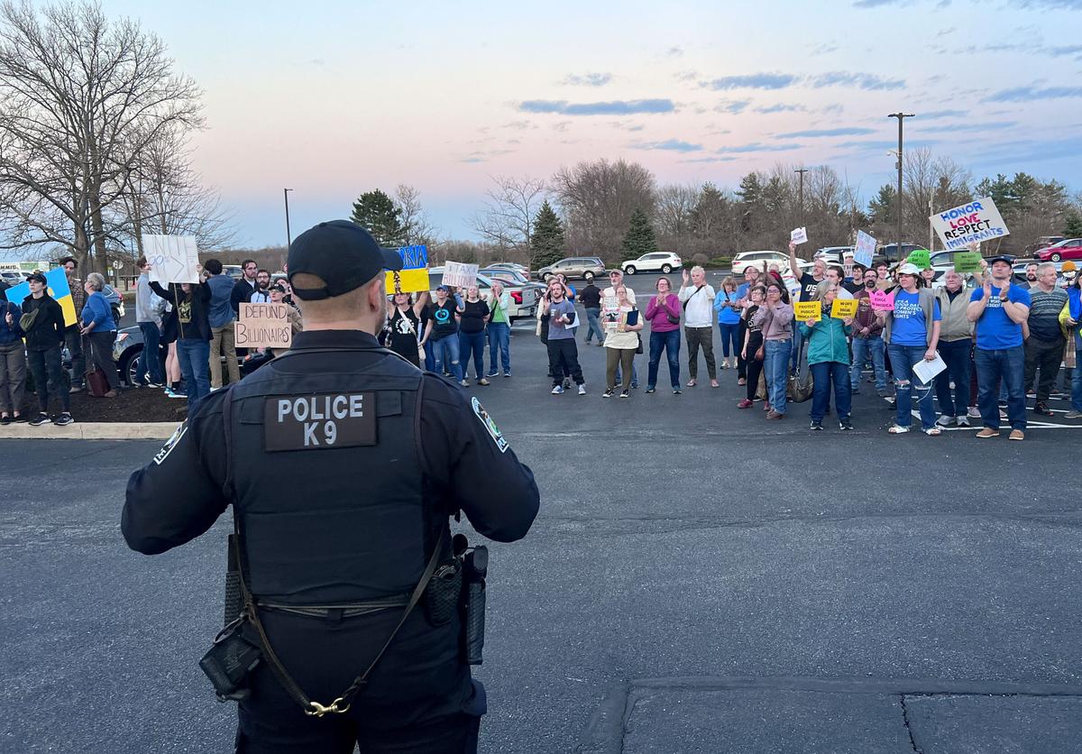 Rep. Spartz Faces Frustrated Voters in Indiana Town Hall