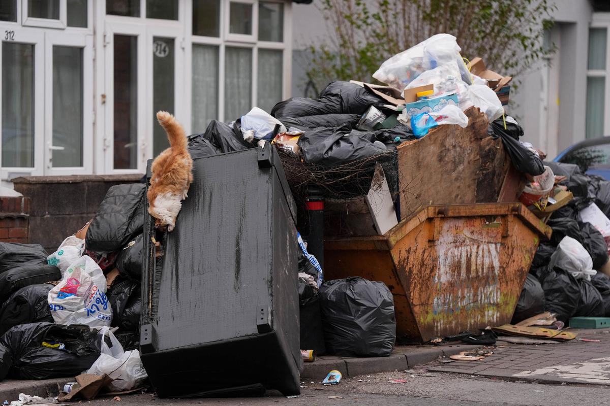 Birmingham City Council Declares Major Incident as Bin Strike Continues