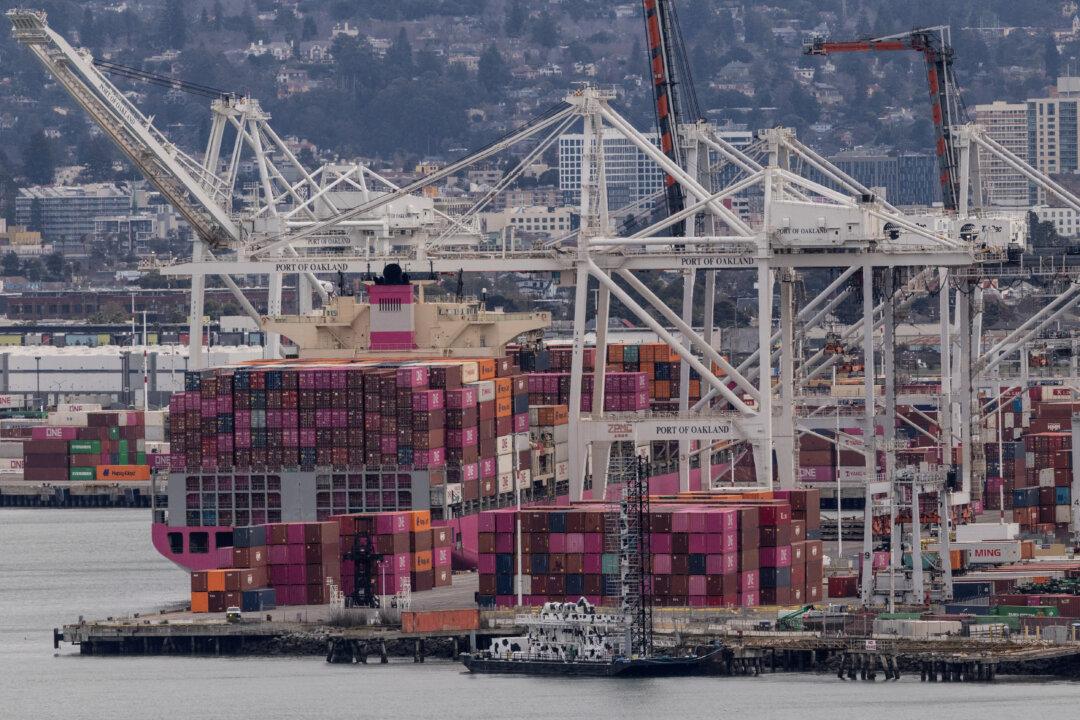 US Firms Demand Crackdown on Tariff-Evading Chinese Importers