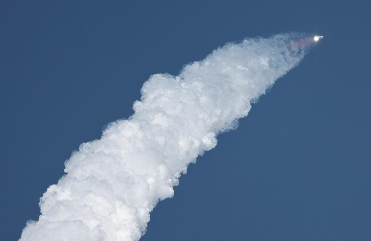 FAA Says 240 Flights Disrupted by Explosion of Musk’s SpaceX Starship