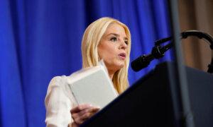 Tổng chưởng lý Bondi gọi hành vi phá hoại tài sản của Tesla là 'khủng bố trong nước'