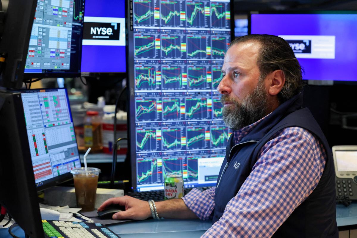 Dow Jones Drops 1,100 Points a Day After Trump Tariff Announcement thumbnail