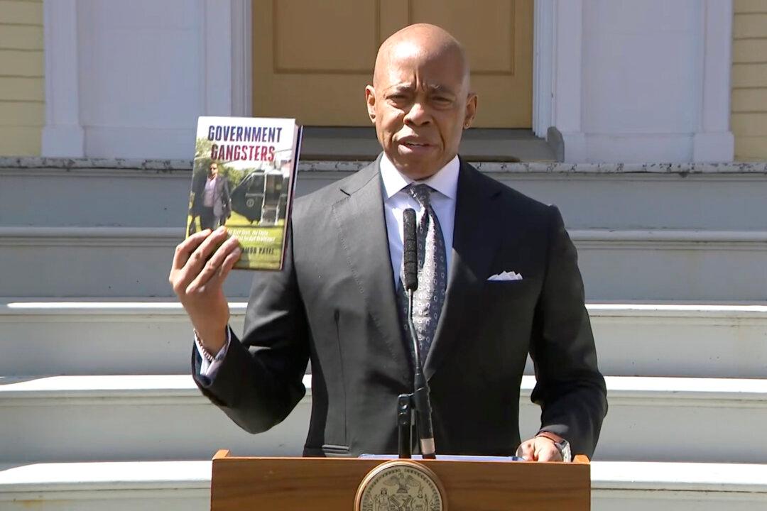 NYC Mayor Adams Free to Resume Election Race; Trump to Announce Sweeping Tariffs