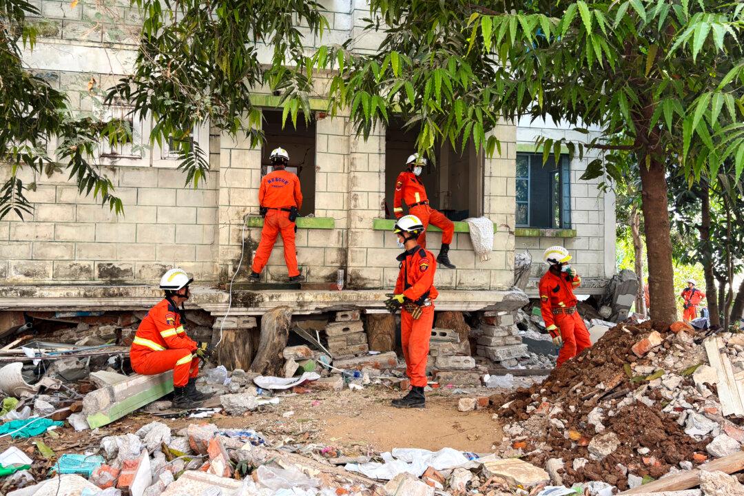 Burma Earthquake Death Toll Rises to 3,085 as More Bodies Found