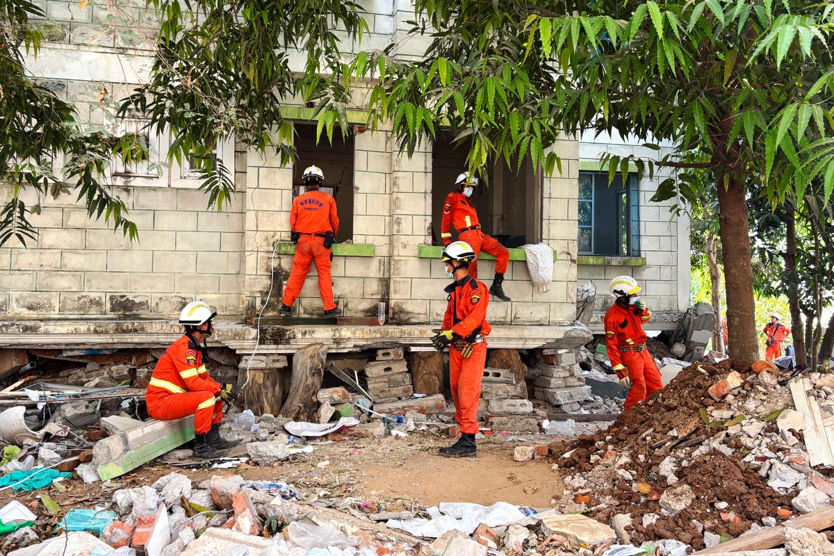 Burma Earthquake Death Toll Rises to 3,085 as More Bodies Found