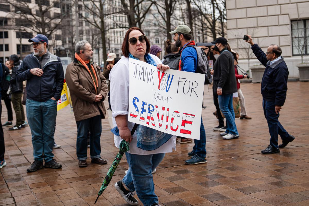 US Layoffs Top 275,000 in March, Driven by Government Job Cuts: Report thumbnail