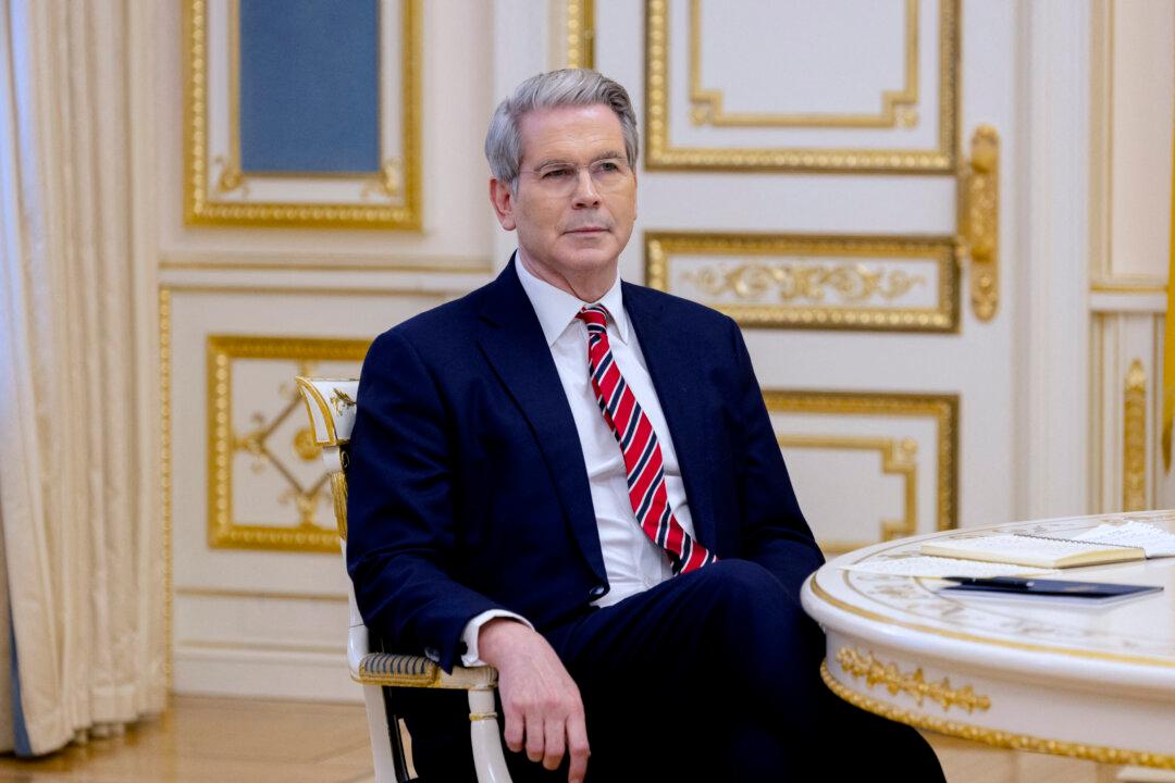 US Treasury Secretary Warns Countries Not to Retaliate After Trump’s Tariff Announcement