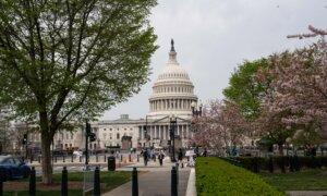 Trump Urges Republicans to Back Budget Plan as Holdouts Remain