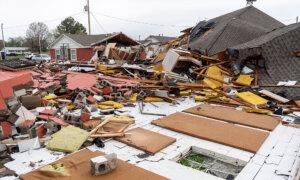 Trump Confident Market Will Rebound After $3 Trillion Loss Amid Tariff Concerns; Tornadoes Sweep Across US, More Expected