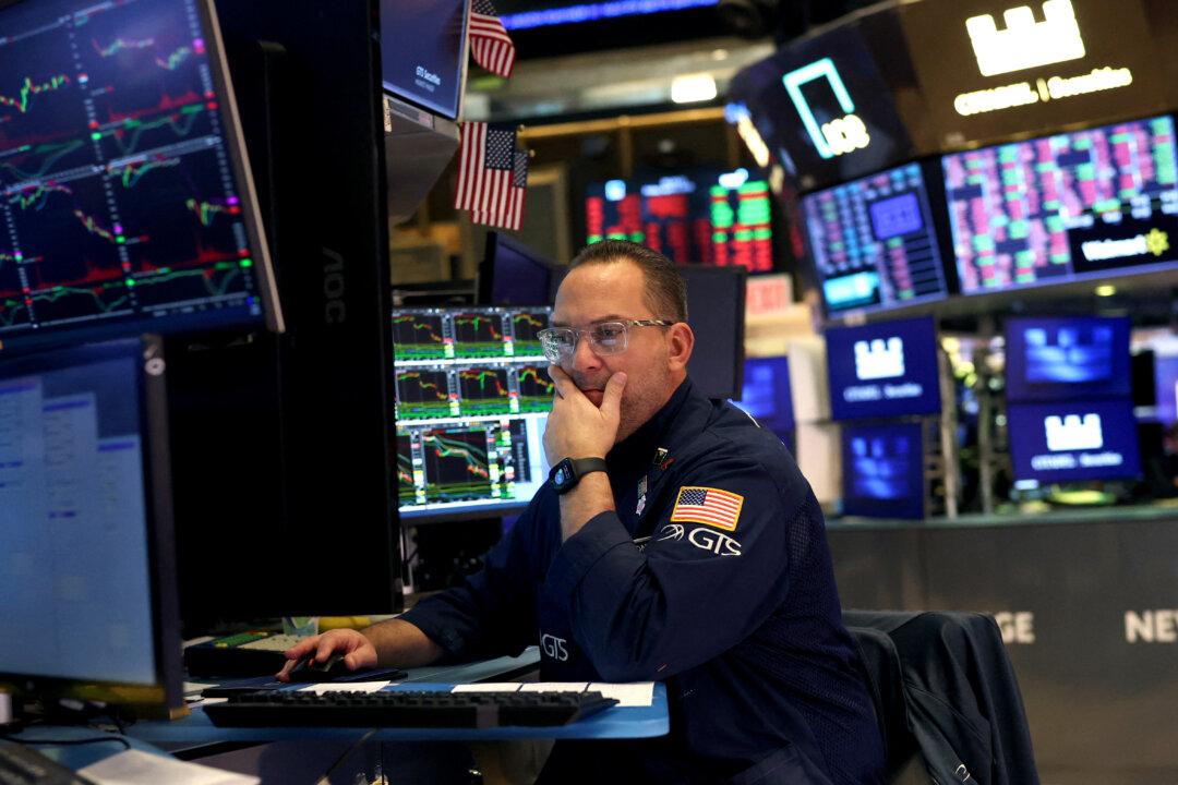 US Stocks Fall for 2nd Straight Day After Global Tariff News