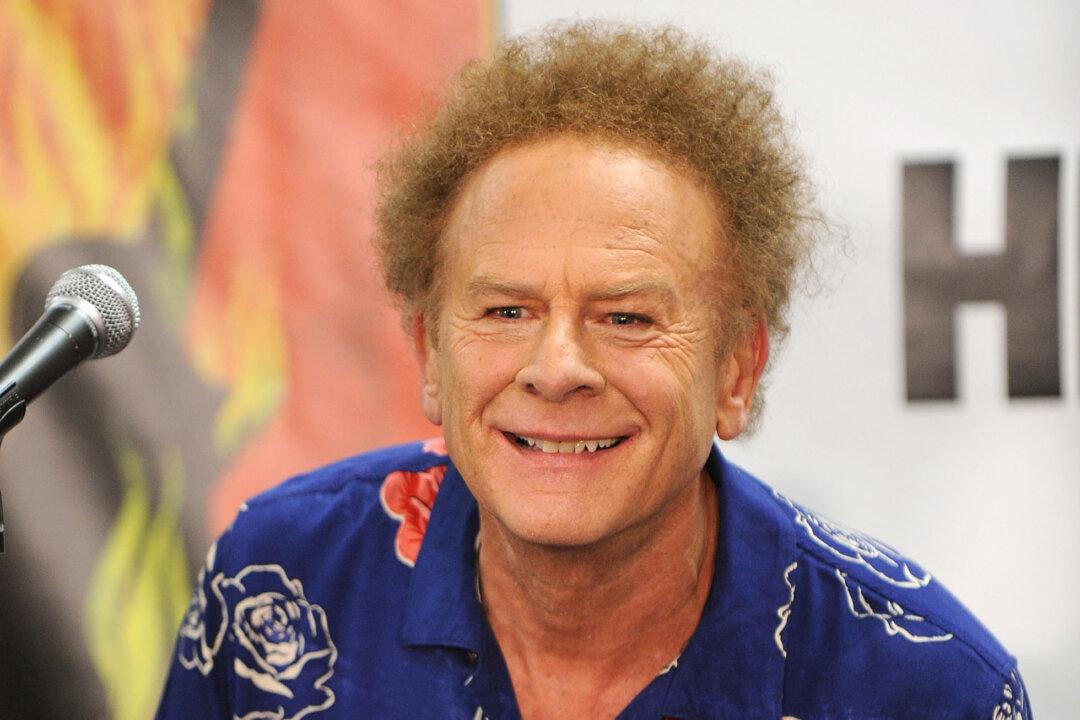 Art Garfunkel Opens Up on Longtime Struggle With Psoriasis