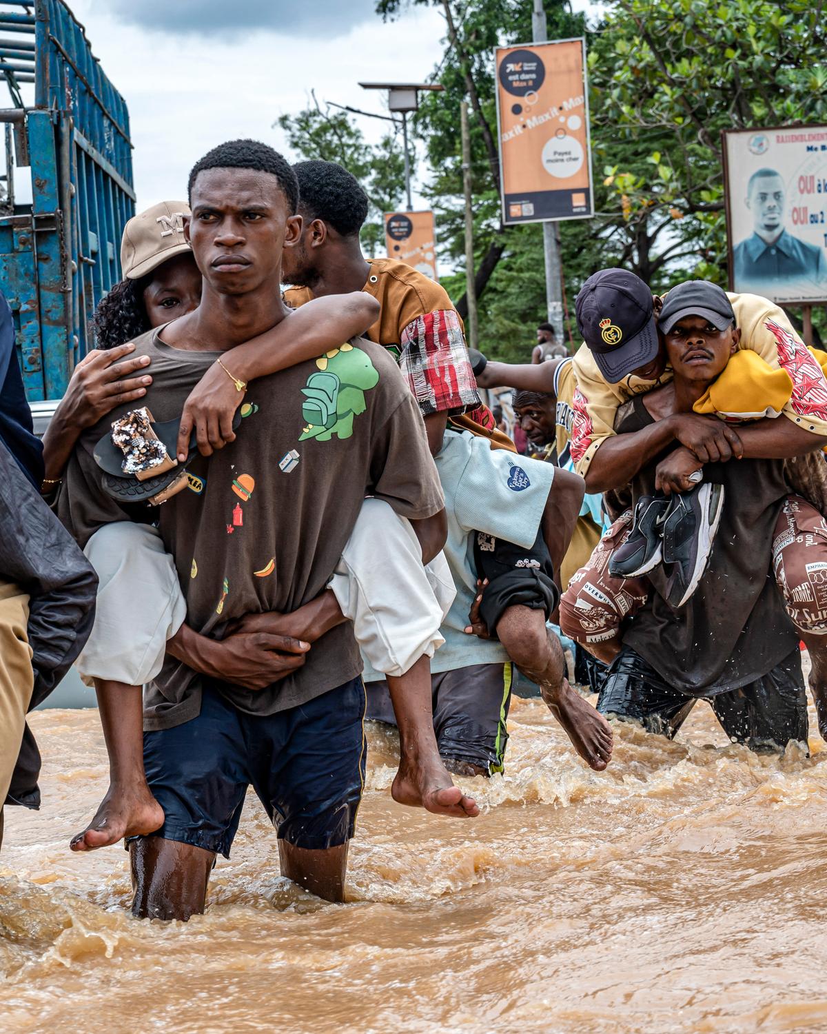 Day in Photos: Heavy Rains in DR Congo, Detained Lawyers, and Extraordinary Congress in Turkey