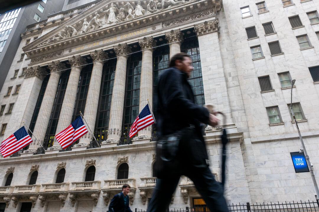 Small Business Optimism Slips as Owners Expect Worse Conditions, Lower Sales