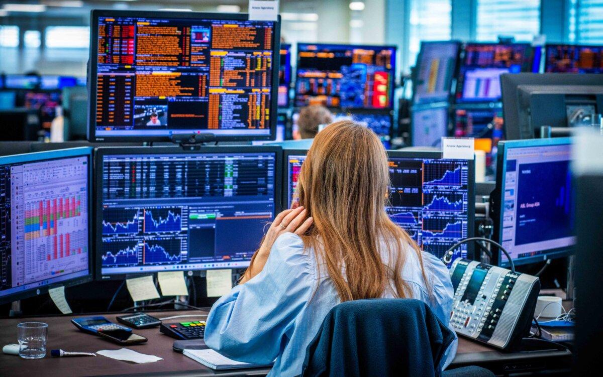 US Stocks Roar Back in Roller-Coaster Week, Led by Gold Producers, Big Tech 3 Employees in the trading room of Nordea Markets in Oslo, Norway, on April 7, 2025. (Ole Berg-Rusten/NTB/AFP via Getty Images)