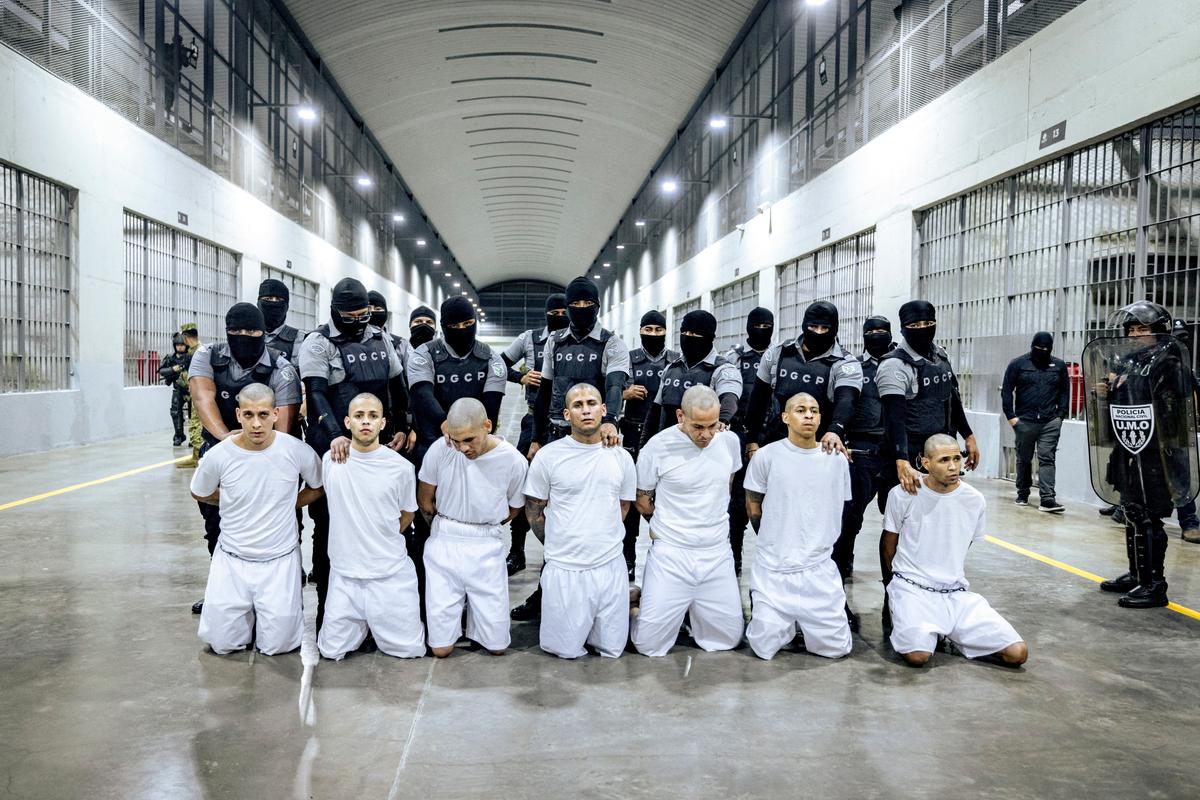 Judge Blocks Removal of Potential Deportees From Texas District